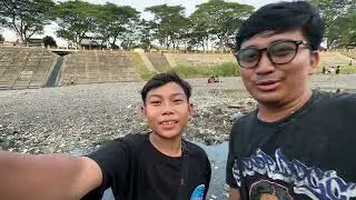 AJARIN NGEVLOG DI BANTARAN KALI