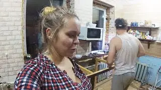 Жена сказала СПАСИБО, когда я сломал её СТАРУЮ КУХНЮ. У нас РЕМОНТ, будем менять РАДИАТОРЫ.
