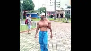 Что это с чуваком?