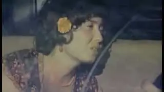 Песен от филма Покрив