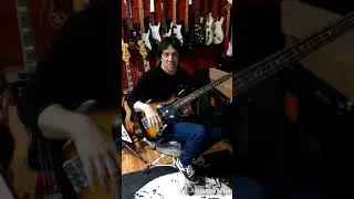 Adrian Gruning visitando Novamusic muevo local