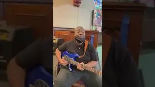 Play guitar live