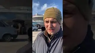 Житель Запорожья показывает, как самым обычным гражданам выдают 0ружие