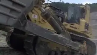 Самый большой бульдозер в мире Komatsu D575A
