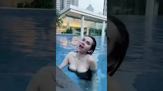 Maria vania mandi basah 