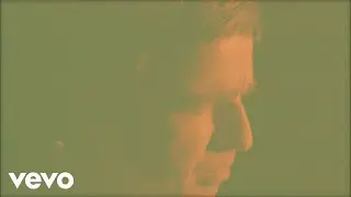 Noel Gallagher's High Flying Birds - In The Heat Of The Moment (Official Video)