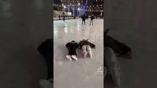 На холодном полу 🥶