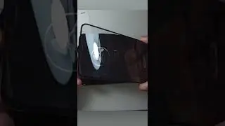 Как легко наклеить защитное стекло на iPhone #shorts