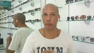 Produtos que não pode passar nas lentes de óculos  Acetona 

álcool 

óleo

Óleo de banana

T