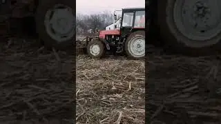 Belarus 1025 оранка оборотным 4-корпусным плугом