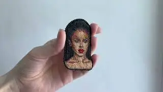 Ручная работа брошь, выполненная в технике гладь «портрет Рианны».