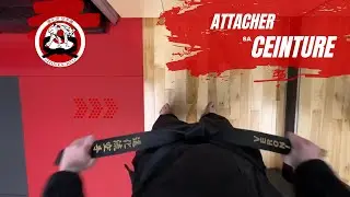 Attacher sa ceinture de karaté