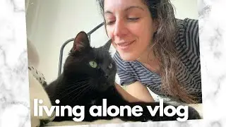 Living alone vlog #11 | new year reset, creating healthy habits & organizing my studio apartment ✨