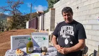 Que pasa autóctonos,aquí tengo el aceite que me han dado por las aceitunas . Vamos a probarla.