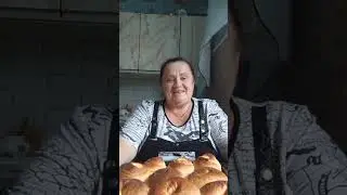 А булочки уже готовые, давайте пить чай.
