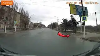 По Мелитополю летают ошметки рекламы