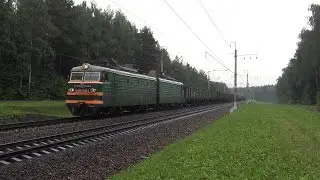 Электровоз ВЛ10У-997 с грузовым поездом