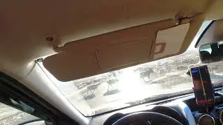 Монголия. Стадо овец и коз переходит дорогу.