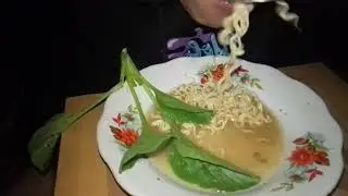 ASMR MUKBANG NOODLES AND RAW VEGETABLES