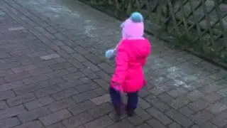 Анечка бежит