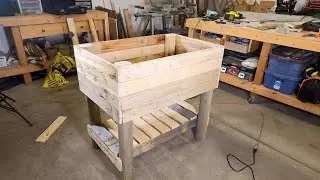 How Make a Raised Planter Box From Pallet Wood