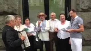 Ляшко співає на Хрещатику