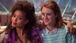 Kelly & Yorkie (Black Mirror) || San Junipero | Kissing Scene