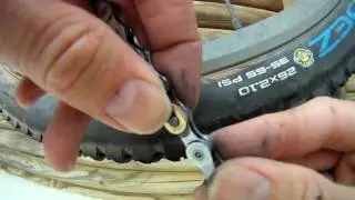 How to remove a SRAM Powerlink without tools in seconds (not suitable for PowerLOCK links)