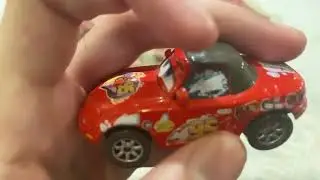 Disney Pixar Cars Diecast Superfan Fan Tia (Lightning McQueen Fan)