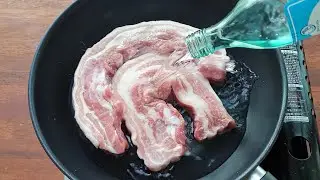 삼겹살에 소주 한 병을 부으니 순식간에 맛있는 음식으로 변합니다! 많이 배우네요 욕심이 나는 요리입니다