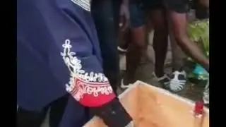 DÉPÔT DES FLEURS  KOFFI OLOMIDE  A LA PLACE D ACCIDENT DE DJ ARAFAT