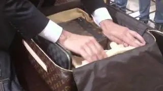 Мастер-класс по упаковке багажа в Louis Vuitton