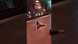 Ana Nikolić Legla na Pod pa Širila Noge u centru Grada