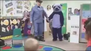 А теперь все дружно позовем Панду.  Это вам не русские дети!