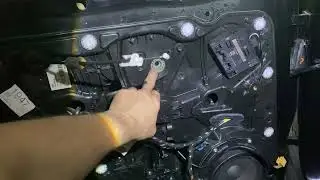 Порш Каен как разобрать заднюю дверь с автоматической  шторкой