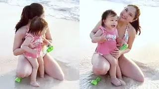 Jessica mila bikini bermain di pantai 