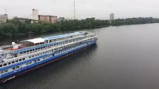 Теплоход "Огни большого города" в Твери.