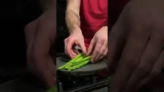 Рецепт.Стейк из палтуса со спаржей и креветками