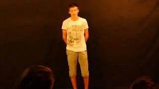 Daniel מקריא שיר
