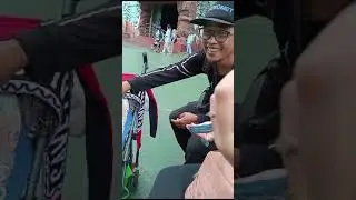 Iseng banget tangannya om