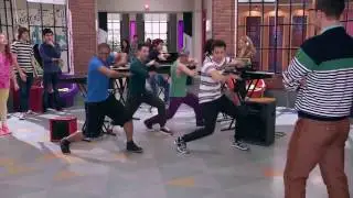 Violetta  Momento Musical  Los chicos de Boys Band bailan 'Ven Con Nosotros'