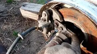 Устанавливаю дисковые тормоза на мост от ВАЗ 2106 для гусеничного вездехода
