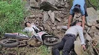 Dinh risked his life to save the young engineer who was still breathing after an accident.