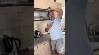 Bei mir fehlen eine Tasse im Schrank