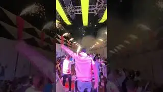 パーティーで大騒ぎ