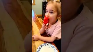 AMAZING CUTE GIRLS EATING YUMMY POPSICLE SWEET AND COLD  