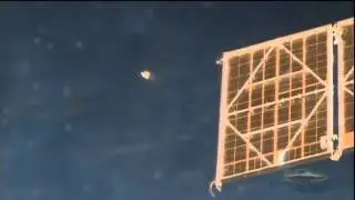 UFO Near ISS /  НЛО возле МКС
