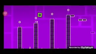 НАКОНЕЦ ТО Новое видео! Прохожу первый уровень В GEOMETRY DASH! (Geometry Dash LITE)