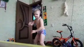 Ты старая малявка.