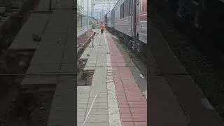 Обходчик на станции. Раннее утро.
